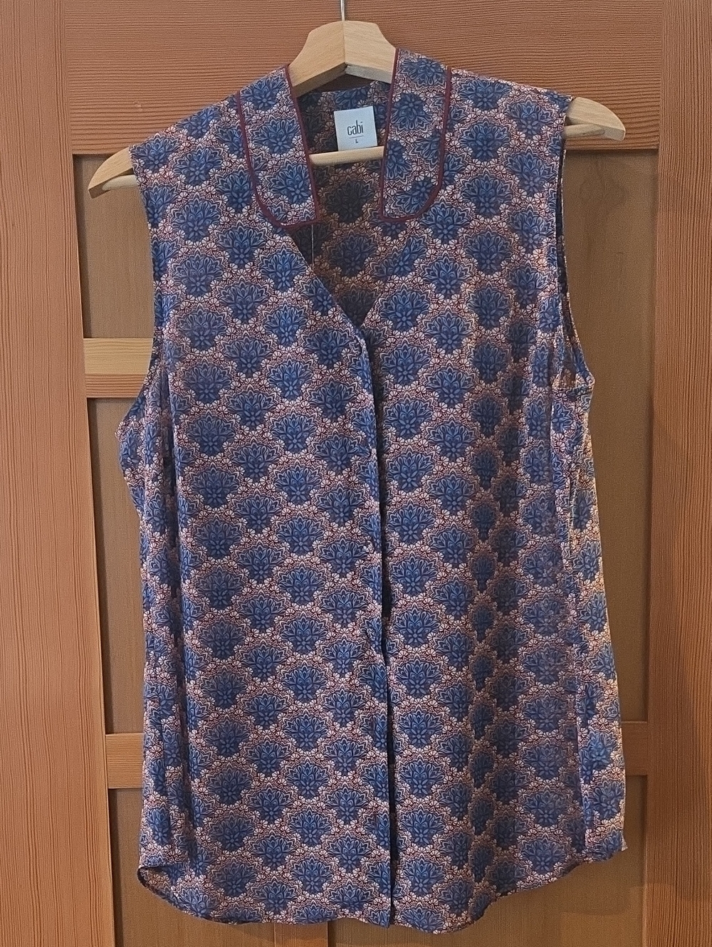 Cabi Sleeveless Blouse L Red And Blue Print